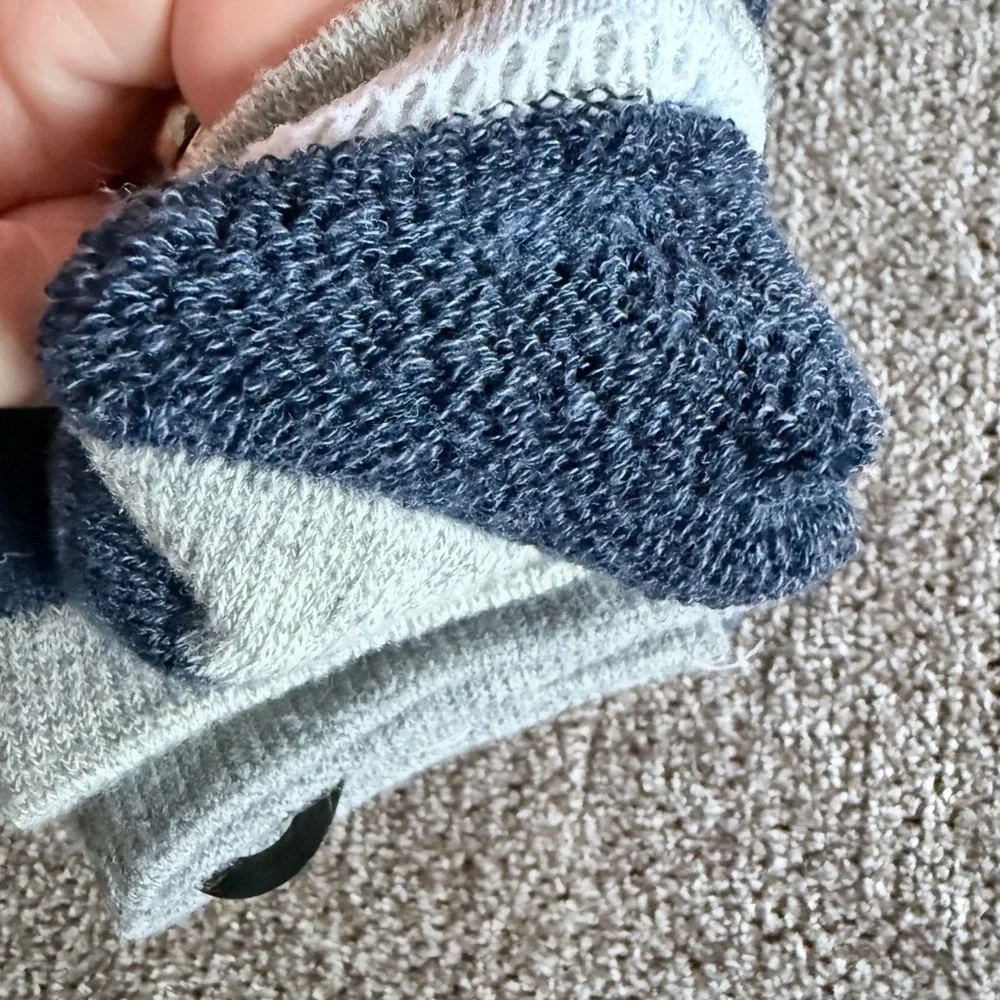 NWT GAA HUU youth 3-pk insulated cozy soft socks